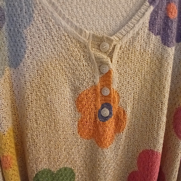 POL Oversized Henley flower sweater size M - Picture 2 of 7